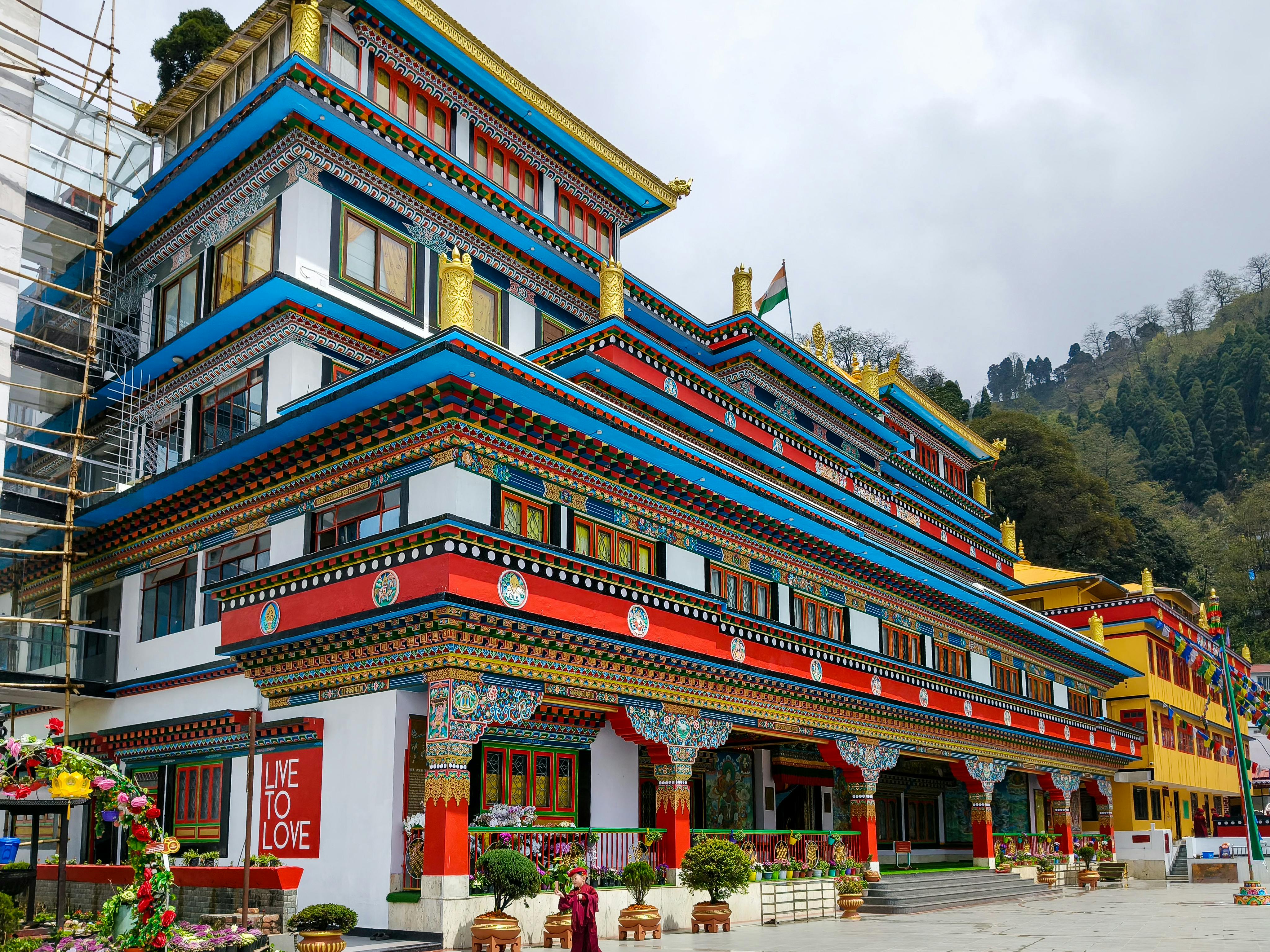 Family Trip Cab from Gangtok – North Sikkim Taxi Booking | Tourbix Ride